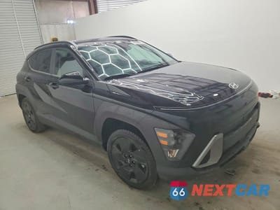 Czwarte zdjęcie samochodu z boku: 2026 HYUNDAI KONA SEL SPORT VIN:KM8HF3AB6TU438467 - miniatura
