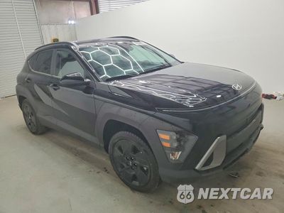 Czwarte zdjęcie samochodu z boku: 2026 HYUNDAI KONA SEL SPORT VIN:KM8HF3AB6TU438467 - miniatura