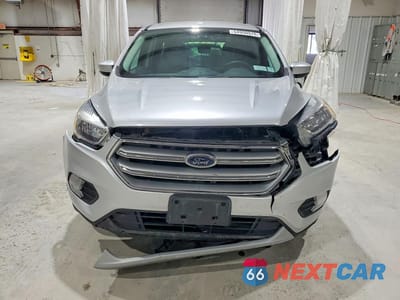 Piąte zdjęcie samochodu w środku: 2017 FORD ESCAPE SE VIN:1FMCU0GD1HUA40677 - miniatura