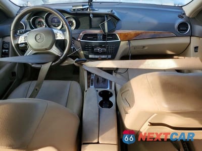 Zdjęcie 8 z 12 samochodu: 2014 MERCEDES-BENZ C 250 VIN:WDDGF4HB5ER307330 - miniatura