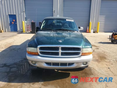 Piąte zdjęcie samochodu w środku: 2002 DODGE DAKOTA QUAD SLT VIN:1B7HL48X52S578430 - miniatura