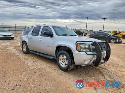 Czwarte zdjęcie samochodu z boku: 2012 CHEVROLET SUBURBAN C1500 LT VIN:1GNSCJE05CR236410 - miniatura