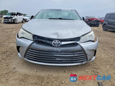 Piąte zdjęcie samochodu w środku: 2017 TOYOTA CAMRY XLE VIN:4T1BF1FKXHU675733 - miniatura