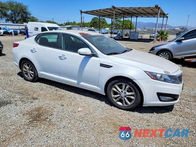 Czwarte zdjęcie samochodu z boku: 2013 KIA OPTIMA EX VIN:5XXGN4A71DG156409 - miniatura