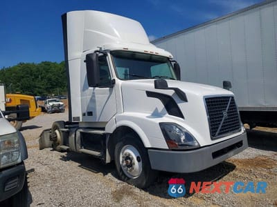 2017 VOLVO VNL SEMI TRUCK 4V4N39TG4HN987988 - główne zdjęcie licytacji z USA - miniatura