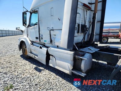 Zdjęcie 9 z 10 samochodu: 2016 VOLVO VNL SEMI TRUCK VIN:4V4NC9EH4GN953909 - miniatura