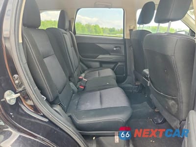 Zdjęcie 11 z 13 samochodu: 2016 MITSUBISHI OUTLANDER SE VIN:JA4AZ3A32GZ002112 - miniatura