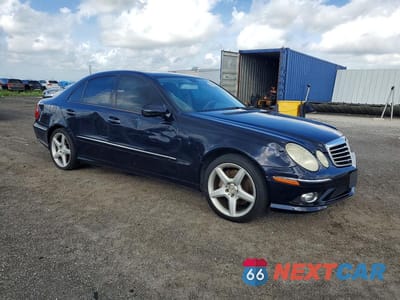 Czwarte zdjęcie samochodu z boku: 2009 MERCEDES-BENZ E 350 VIN:WDBUF56X69B406026 - miniatura
