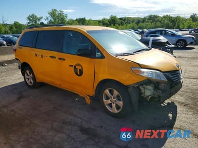 Czwarte zdjęcie samochodu z boku: 2016 TOYOTA SIENNA LE VIN:5TDKK3DC4GS762814 - miniatura