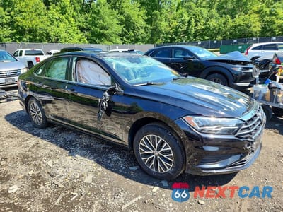 Czwarte zdjęcie samochodu z boku: 2021 VOLKSWAGEN JETTA S VIN:3VWC57BU1MM104021 - miniatura