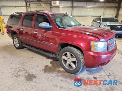 Czwarte zdjęcie samochodu z boku: 2008 CHEVROLET SUBURBAN K1500 LS VIN:3GNFK16388G148746 - miniatura