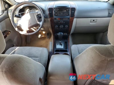 Zdjęcie 8 z 13 samochodu: 2005 KIA SORENTO LX VIN:KNDJD733755365017 - miniatura