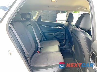 Zdjęcie 6 z 10 samochodu: 2021 KIA SELTOS S VIN:KNDEU2AA8M7105850 - miniatura