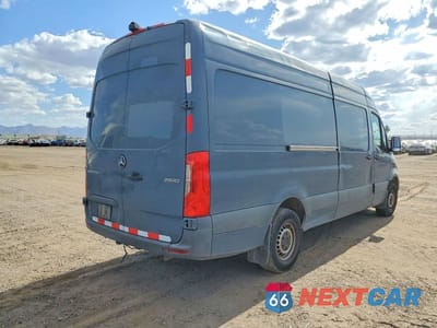 Czwarte zdjęcie samochodu z boku: 2019 MERCEDES BENZ SPRINTER 2500 DELIVERY VAN VIN:WD4PF1CD7KP137051 - miniatura