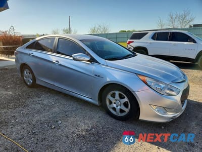 Czwarte zdjęcie samochodu z boku: 2011 HYUNDAI SONATA HYBRID VIN:KMHEC4A45BA003362 - miniatura