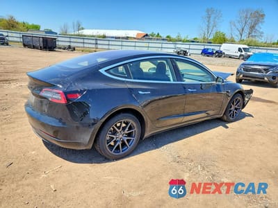 Trzecie zdjęcie samochodu z tyłu: 2018 TESLA MODEL 3 VIN:5YJ3E1EA8JF037693 - miniatura