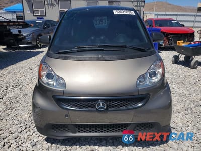 Piąte zdjęcie samochodu w środku: 2013 SMART FORTWO PURE VIN:WMEEJ3BA2DK674155 - miniatura