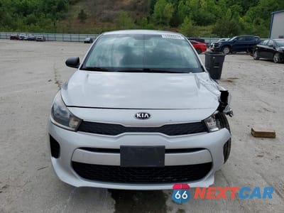 Piąte zdjęcie samochodu w środku: 2018 KIA RIO LX VIN:3KPA24AB8JE070795 - miniatura
