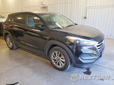 Czwarte zdjęcie samochodu z boku: 2017 HYUNDAI TUCSON SE VIN:KM8J23A44HU565997 - miniatura