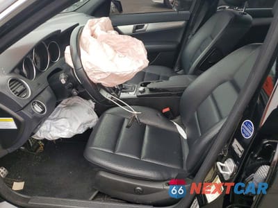 Zdjęcie 7 z 12 samochodu: 2013 MERCEDES-BENZ C 250 VIN:WDDGF4HB3DR259325 - miniatura