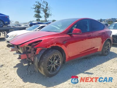 2025 TESLA MODEL Y 7SAYGDED8SF313354 - główne zdjęcie licytacji z USA - miniatura