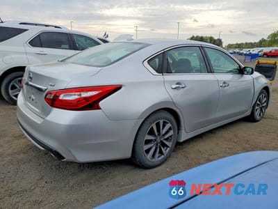 Trzecie zdjęcie samochodu z tyłu: 2017 NISSAN ALTIMA 2.5 SV VIN:1N4AL3AP0HC287879 - miniatura