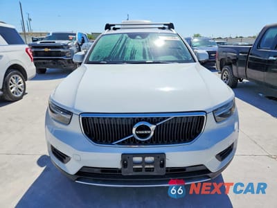 Piąte zdjęcie samochodu w środku: 2019 VOLVO XC40 T5 MOMENTUM VIN:YV4162XZ8K2014946 - miniatura