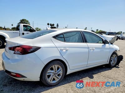 Trzecie zdjęcie samochodu z tyłu: 2020 HYUNDAI ELANTRA SEL VIN:5NPD84LF5LH601543 - miniatura