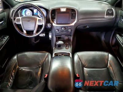 Zdjęcie 8 z 12 samochodu: 2014 CHRYSLER 300 VIN:2C3CCAAG5EH161912 - miniatura
