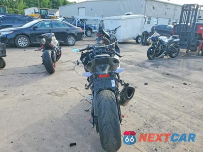 Czwarte zdjęcie samochodu z boku: 2022 BMW S 1000 RR VIN:WB10E2308N6F06642 - miniatura