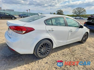 Trzecie zdjęcie samochodu z tyłu: 2017 KIA FORTE LX VIN:3KPFK4A71HE035804 - miniatura