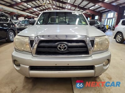 Piąte zdjęcie samochodu w środku: 2005 TOYOTA TACOMA ACCESS CAB VIN:5TEUU42N85Z137975 - miniatura