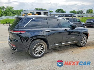 Trzecie zdjęcie samochodu z tyłu: 2023 JEEP GRAND CHEROKEE SUMMIT VIN:1C4RJHEG4PC563229 - miniatura