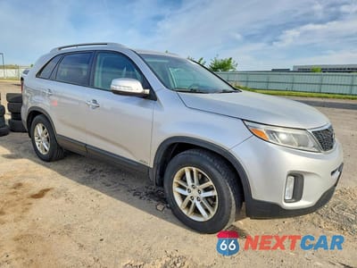 Czwarte zdjęcie samochodu z boku: 2015 KIA SORENTO LX VIN:5XYKTCA62FG634529 - miniatura