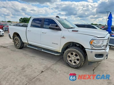 Czwarte zdjęcie samochodu z boku: 2021 RAM 2500 BIG HORN VIN:3C6UR5DL9MG532705 - miniatura