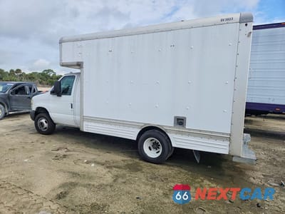 Drugie zdjęcie samochodu z przodu: 2013 FORD E450 BOX TRUCK VIN:1FDXE4FS0DDB16924 - miniatura