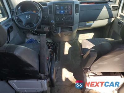 Zdjęcie 8 z 13 samochodu: 2014 MERCEDES-BENZ SPRINTER 3500 VIN:WD3PF4CC8E5881318 - miniatura