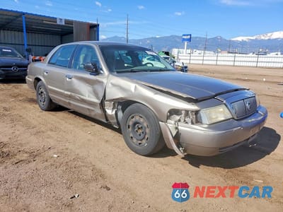 Czwarte zdjęcie samochodu z boku: 2003 MERCURY GRAND MARQUIS GS VIN:2MEFM74W23X636378 - miniatura