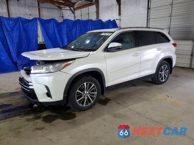 2019 TOYOTA HIGHLANDER XLE 5TDJZRFHXKS600259 - główne zdjęcie licytacji z USA - miniatura