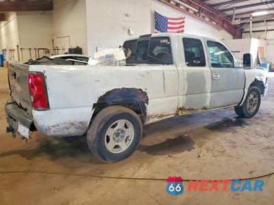 Trzecie zdjęcie samochodu z tyłu: 2005 CHEVROLET SILVERADO K1500 VIN:1GCEK19B25E137204 - miniatura