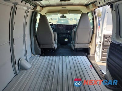 Zdjęcie 10 z 14 samochodu: 2026 CHEVROLET EXPRESS G2500 VIN:1GCWGAFP1T1197050 - miniatura