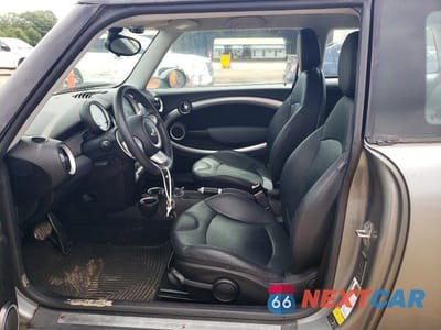 Zdjęcie 7 z 12 samochodu: 2007 MINI COOPER S VIN:WMWMF735X7TL91311 - miniatura