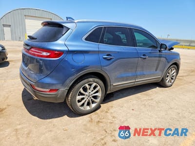Trzecie zdjęcie samochodu z tyłu: 2018 LINCOLN MKC SELECT VIN:5LMCJ2C90JUL07512 - miniatura