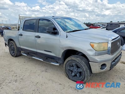 Czwarte zdjęcie samochodu z boku: 2013 TOYOTA TUNDRA CREWMAX SR5 VIN:5TFEM5F16DX055413 - miniatura
