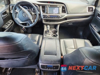 Zdjęcie 8 z 12 samochodu: 2017 TOYOTA HIGHLANDER SE VIN:5TDJZRFH2HS399241 - miniatura