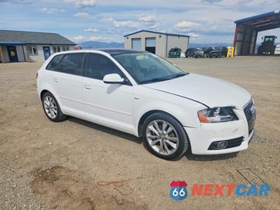 Czwarte zdjęcie samochodu z boku: 2013 AUDI A3 PREMIUM VIN:WAUBJAFM9DA022744 - miniatura