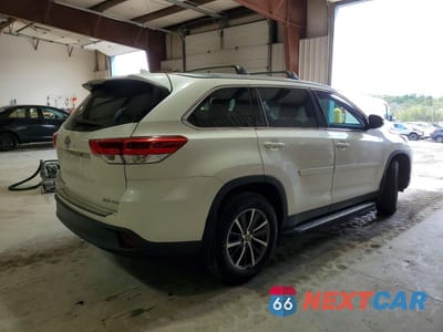 Trzecie zdjęcie samochodu z tyłu: 2019 TOYOTA HIGHLANDER XLE VIN:5TDJZRFH8KS594624 - miniatura