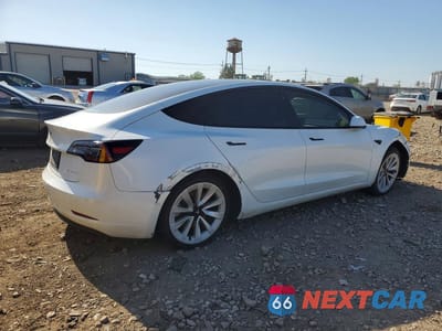 Trzecie zdjęcie samochodu z tyłu: 2021 TESLA MODEL 3 VIN:5YJ3E1EB4MF862501 - miniatura