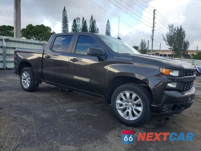 Czwarte zdjęcie samochodu z boku: 2022 CHEVROLET SILVERADO LTD C1500 CUSTOM VIN:3GCPWBEK9NG118456 - miniatura