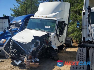 Drugie zdjęcie samochodu z przodu: 2025 VOLVO VNR SEMI TRUCK VIN:4V4W39EG1SN670646 - miniatura
